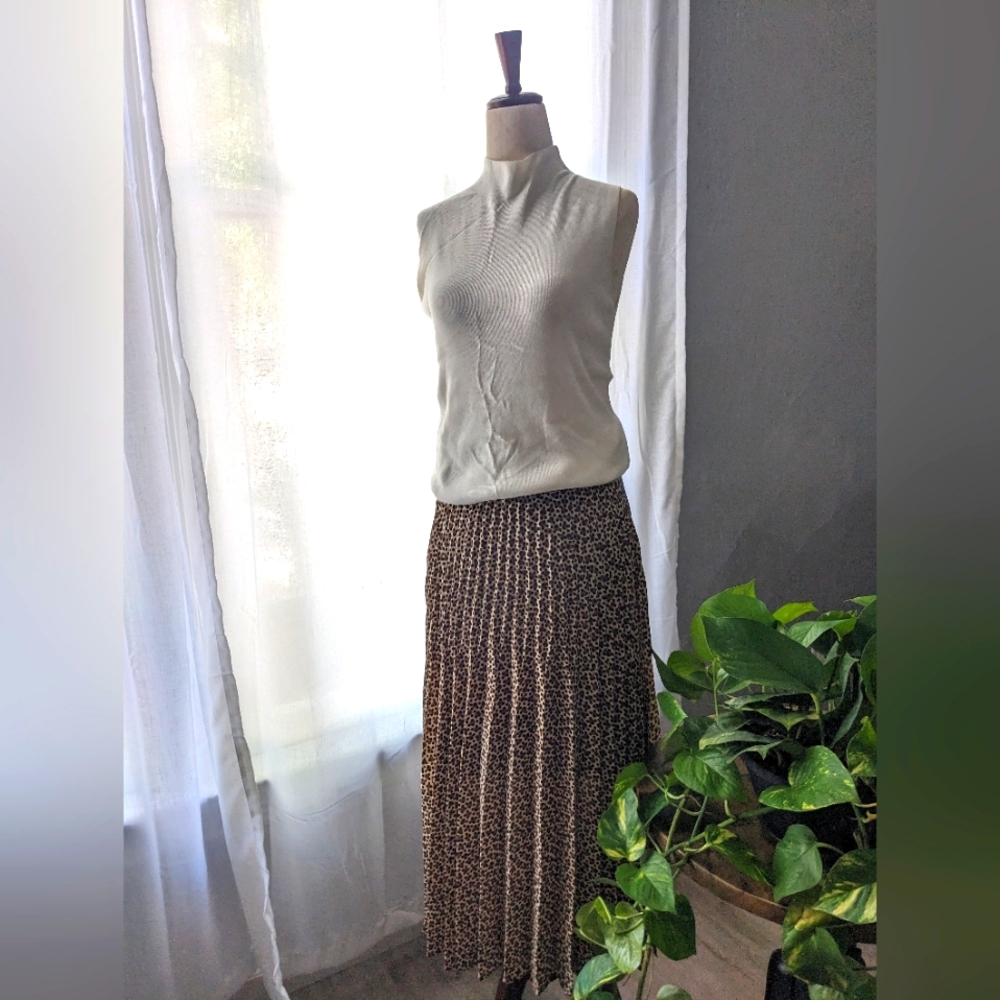 Max Studio Leopard print Max Skirt